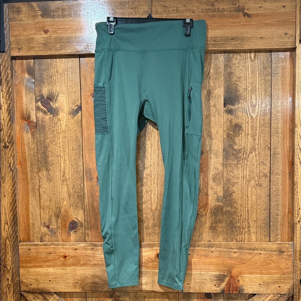 Fabletics green ankle length leggings READ‎ DESCRIPTION